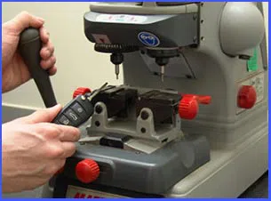 Emergency Locksmith Chula Vista Chula Vista, CA 619-210-0293 - 14-auto-car-key-cut